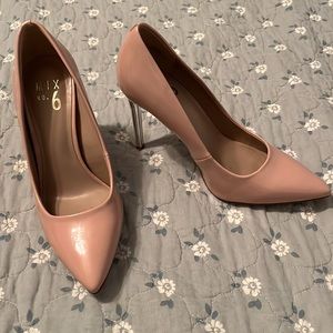Pointed toe pumps with lucite heels in a great neutral bone color.  Size 6.5